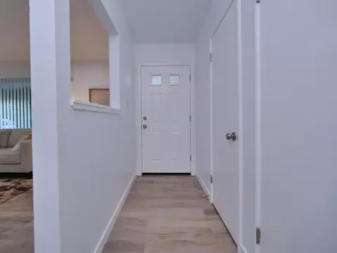 Entry Way - 2040 Esperanza Dr, Concord, CA 94519 photo 2 of 3