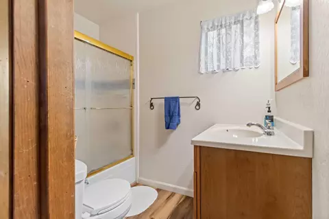 Bath - 2120 Oak Leaf Ct, Placerville, CA 95667 photo 3 of 3