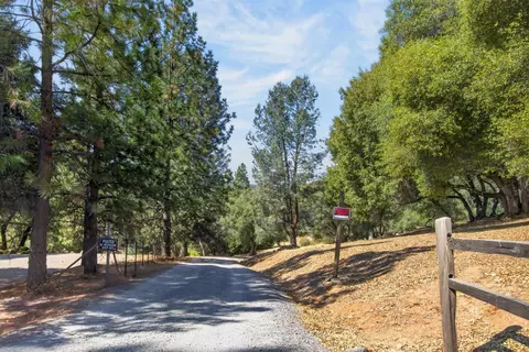 Exterior - 2120 Oak Leaf Ct, Placerville, CA 95667 photo 3 of 10