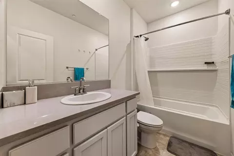Bath - 3158 Violet Ct, Live Oak, CA 95953 photo 3 of 4