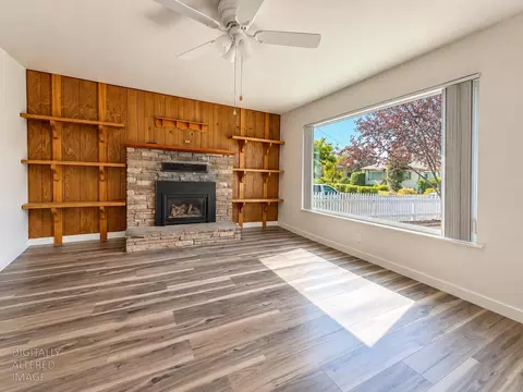 Living - 12872 Murietta Ln, Jackson, CA 95642 photo 2 of 2