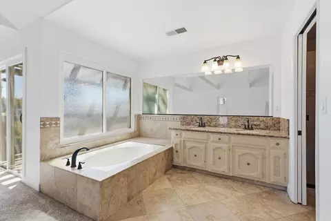 Bath - 2104 Quebec Ct, Modesto, CA 95356 photo 1 of 3