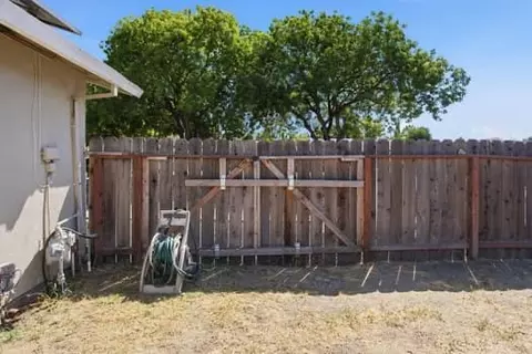 Exterior - 2001 Durango Ln, Modesto, CA 95355 photo 4 of 6
