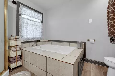 Bath - 224 Parry Ave, Modesto, CA 95354 photo 2 of 2