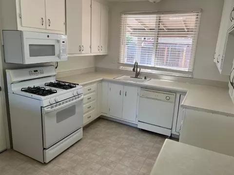 Kitchen - 444 Bermuda Way, Modesto, CA 95350 photo 2 of 3