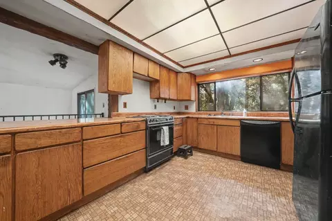 Kitchen - 524 Ridge Rd, Rail Road Flat, CA 95248 photo 2 of 6