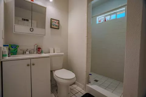 Bath - 2538 Thomas Ave, Ceres, CA 95307 photo 2 of 2
