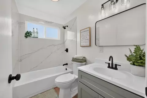 Bath - 4327 Larson St, Olivehurst, CA 95961 photo 1 of 4