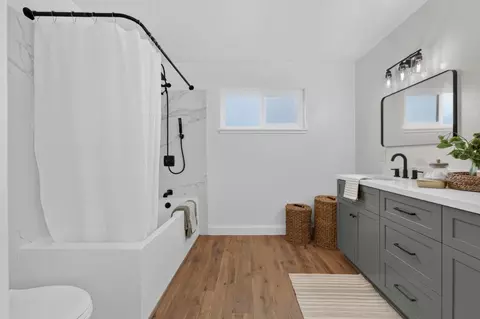 Bath - 4327 Larson St, Olivehurst, CA 95961 photo 2 of 4