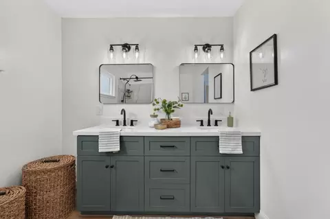 Bath - 4327 Larson St, Olivehurst, CA 95961 photo 3 of 4