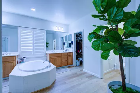 Bath - 4208 Blake Dr, Modesto, CA 95356 photo 2 of 6