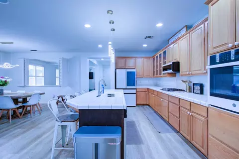 Kitchen - 4208 Blake Dr, Modesto, CA 95356 photo 4 of 5
