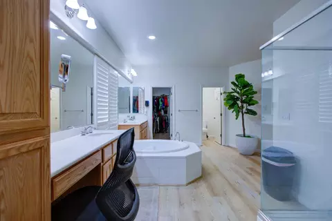 Bath - 4208 Blake Dr, Modesto, CA 95356 photo 4 of 6
