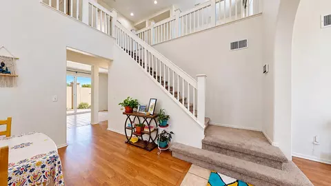 Entry Way - 470 Baldwin Ct, Tracy, CA 95376 photo 2 of 9