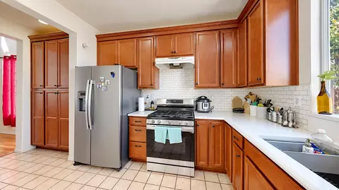 Kitchen - 470 Baldwin Ct, Tracy, CA 95376 photo 2 of 6