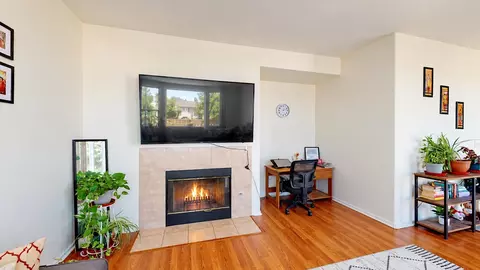 Living - 470 Baldwin Ct, Tracy, CA 95376 photo 4 of 5
