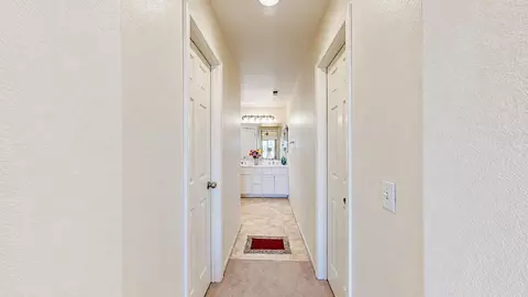 Entry Way - 470 Baldwin Ct, Tracy, CA 95376 photo 4 of 9