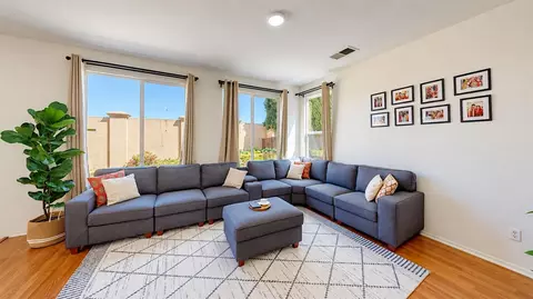 Living - 470 Baldwin Ct, Tracy, CA 95376 photo 2 of 5