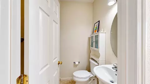 Bath - 470 Baldwin Ct, Tracy, CA 95376 photo 1 of 3