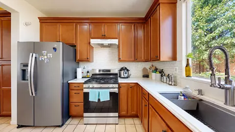 Kitchen - 470 Baldwin Ct, Tracy, CA 95376 photo 3 of 6
