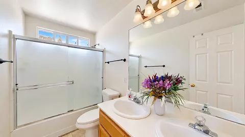 Bath - 470 Baldwin Ct, Tracy, CA 95376 photo 3 of 3