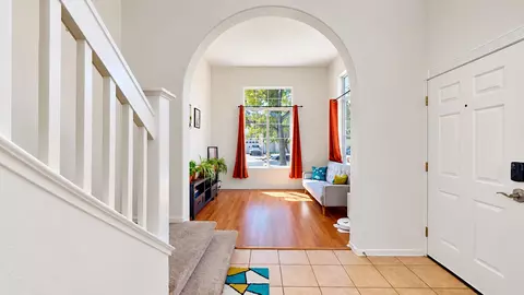 Entry Way - 470 Baldwin Ct, Tracy, CA 95376 photo 1 of 9