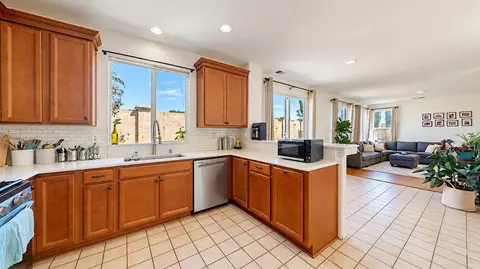 Kitchen - 470 Baldwin Ct, Tracy, CA 95376 photo 5 of 6