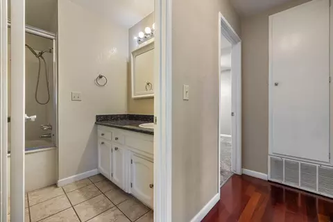 Entry Way - 2905 Debbie Ln, Modesto, CA 95350 photo 7 of 9