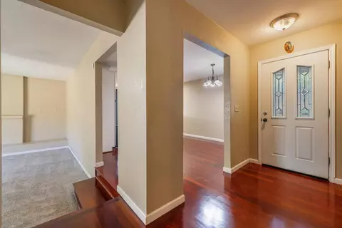 Entry Way - 2905 Debbie Ln, Modesto, CA 95350 photo 3 of 9