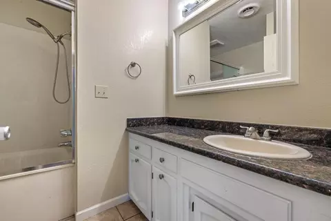 Bath - 2905 Debbie Ln, Modesto, CA 95350 photo 1 of 3