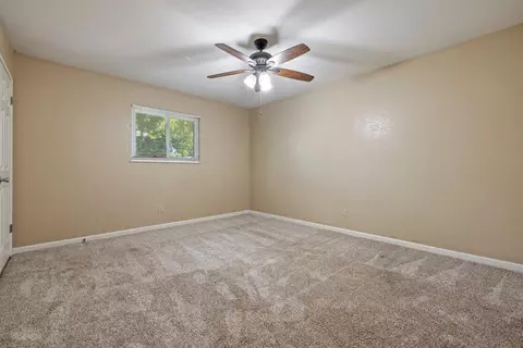 Bedroom - 2905 Debbie Ln, Modesto, CA 95350 photo 2 of 4