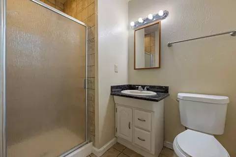 Bath - 2905 Debbie Ln, Modesto, CA 95350 photo 3 of 3