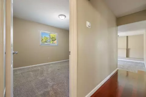 Entry Way - 2905 Debbie Ln, Modesto, CA 95350 photo 5 of 9