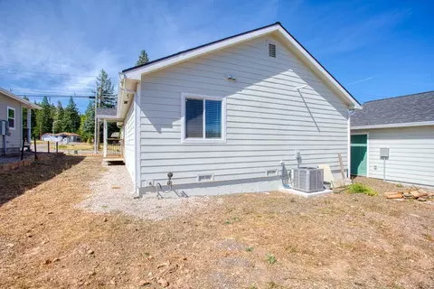 Exterior - 1523 Alameda Ave, Weed, CA 96094 photo 6 of 6