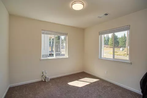 Bedroom - 1523 Alameda Ave, Weed, CA 96094 photo 2 of 3