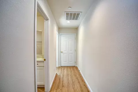 Entry Way - 1523 Alameda Ave, Weed, CA 96094 photo 1 of 1