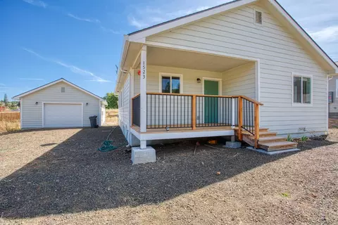 Exterior - 1523 Alameda Ave, Weed, CA 96094 photo 2 of 6
