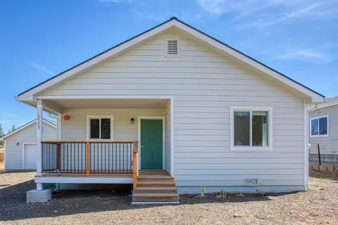 Exterior - 1523 Alameda Ave, Weed, CA 96094 photo 3 of 6