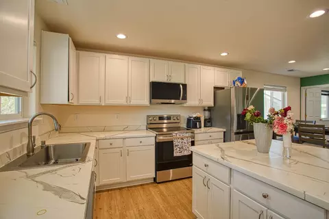 Kitchen - 1523 Alameda Ave, Weed, CA 96094 photo 1 of 3