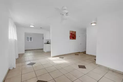 Living - 34 Skylark Ct, Merced, CA 95341 photo 2 of 2