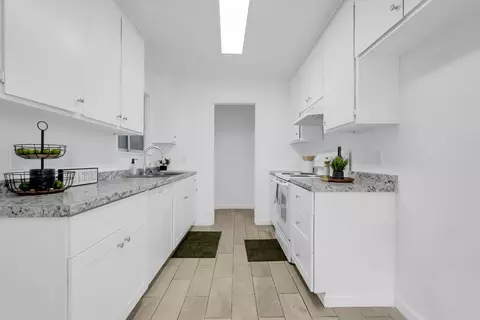 Kitchen - 34 Skylark Ct, Merced, CA 95341 photo 2 of 3