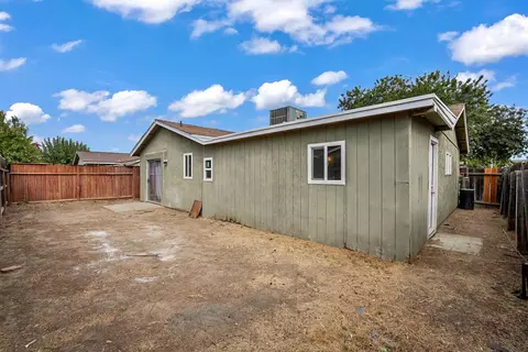 Exterior - 34 Skylark Ct, Merced, CA 95341 photo 3 of 3