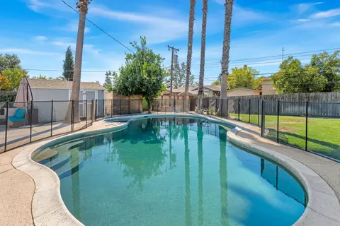 Exterior - 5222 Locust Ave, Carmichael, CA 95608 photo 2 of 11