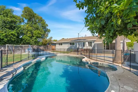 Exterior - 5222 Locust Ave, Carmichael, CA 95608 photo 11 of 11