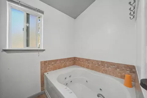 Bath - 13500 Marko Ln, Pine Grove, CA 95665 photo 3 of 4