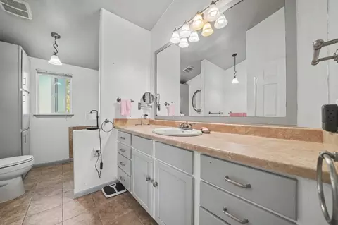 Bath - 13500 Marko Ln, Pine Grove, CA 95665 photo 2 of 4