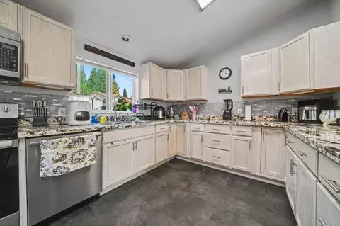 Kitchen - 13500 Marko Ln, Pine Grove, CA 95665 photo 3 of 4