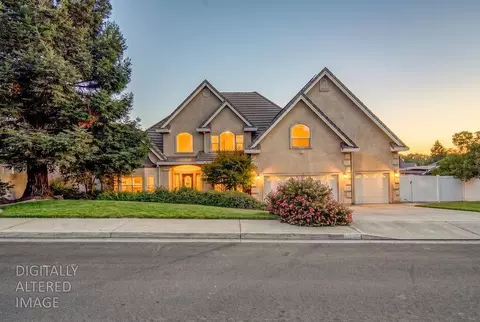 748 Valley View Dr, Oakdale, CA 95361