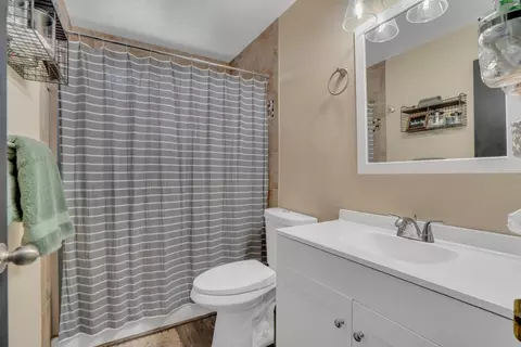 Bath - 1460 Jennifer St, Ripon, CA 95366 photo 2 of 2