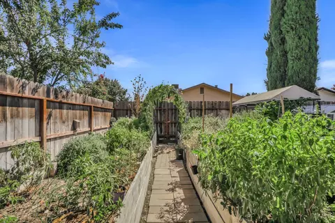 Exterior - 1460 Jennifer St, Ripon, CA 95366 photo 6 of 10